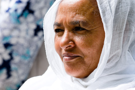 STC_Festival_Older_black_woman_in_white_7